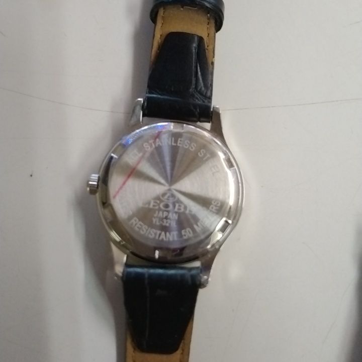 Leobe Analog Quartz Women
