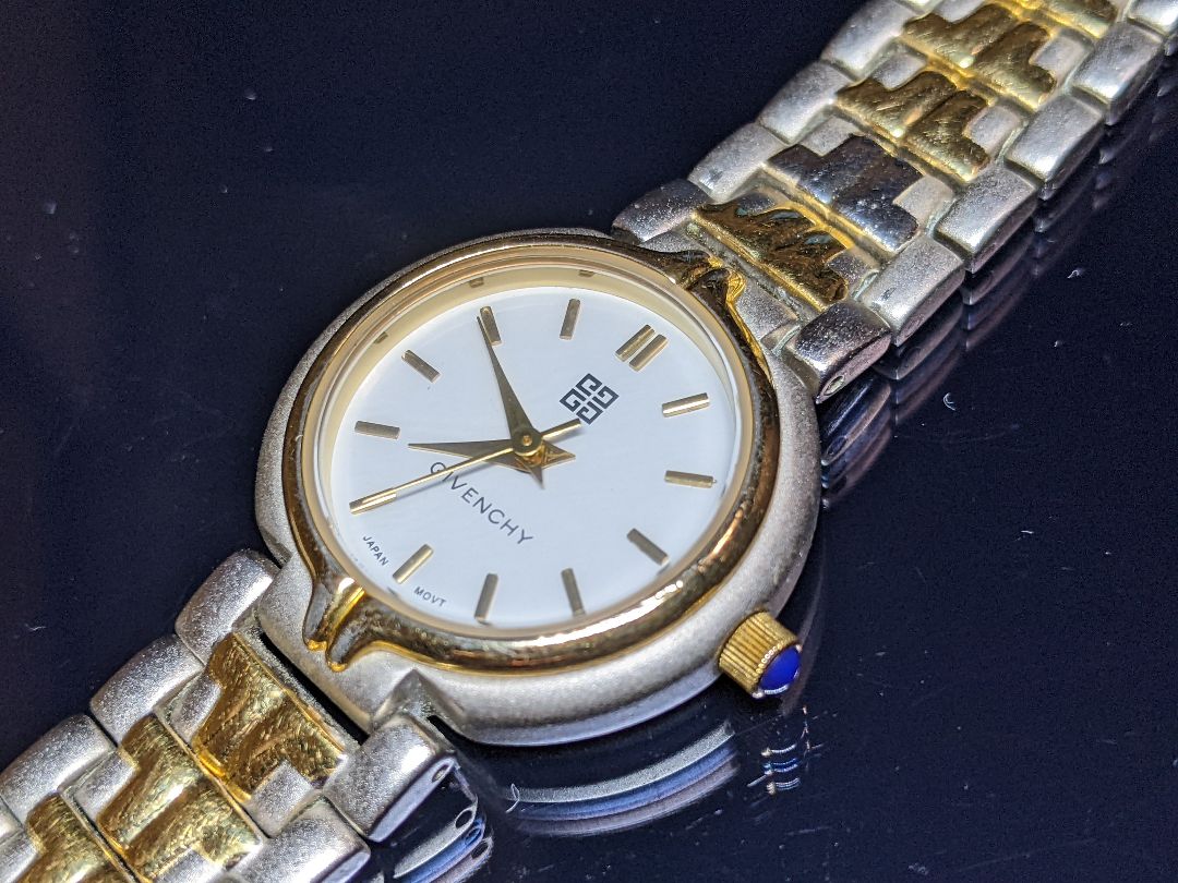 Givenchy Analog Quartz Women