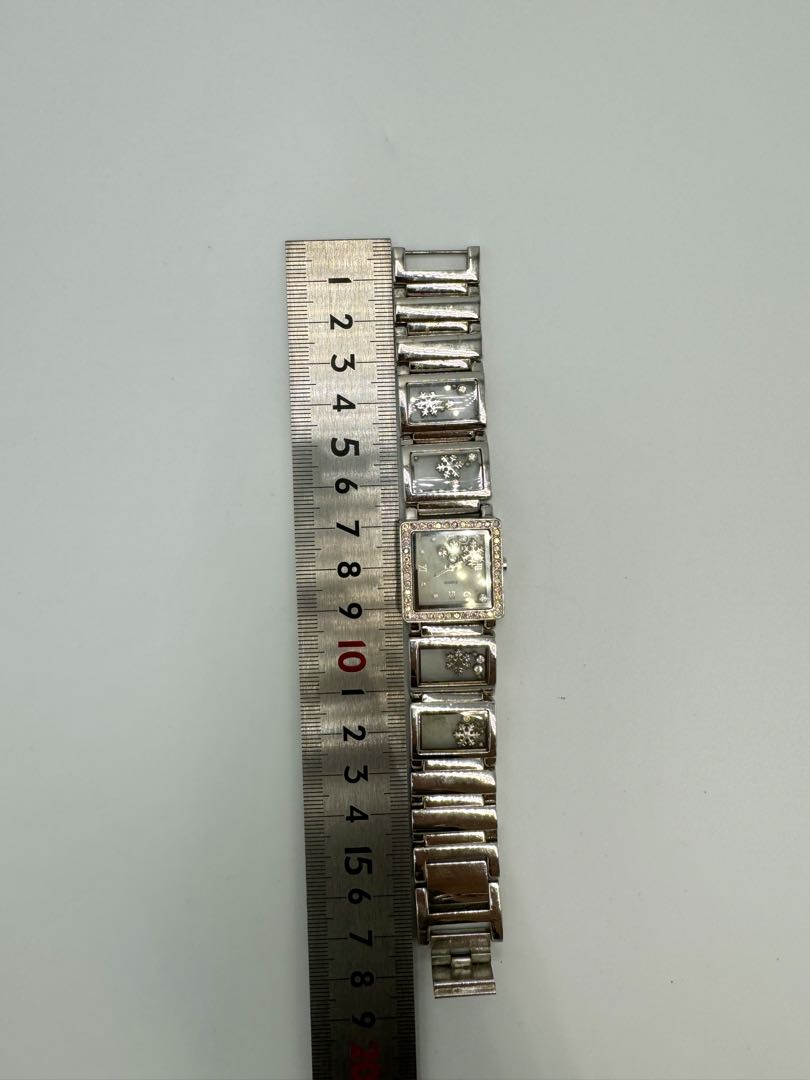 Liebe Analog Quartz Women Watch Snow