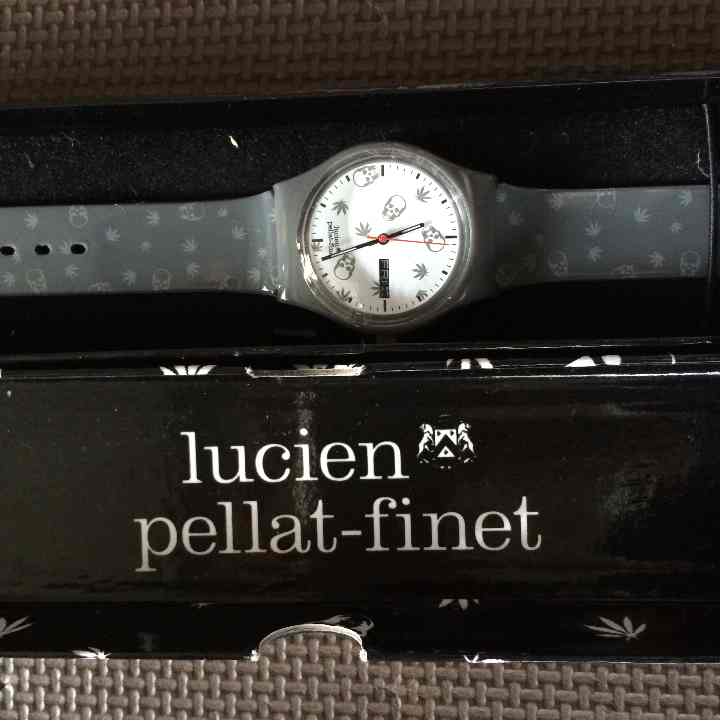 Lucien Pushes And Pulls Analog Quartz Men