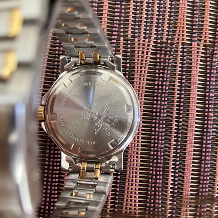 Lowsell Analog Quartz Women