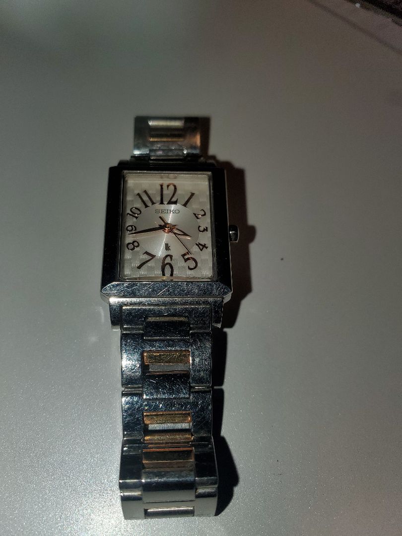 Seiko lk/lukia Analog Quartz Women