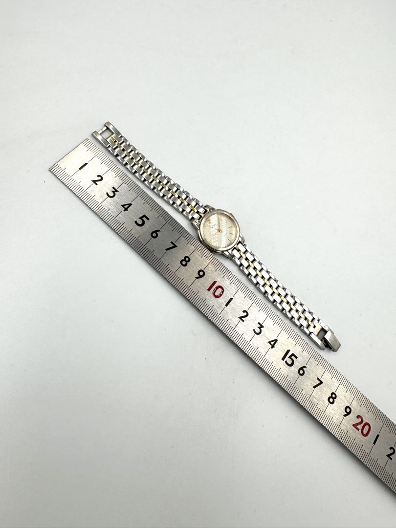 Seiko Lucent 1F21-0K70 Analog Quartz Women