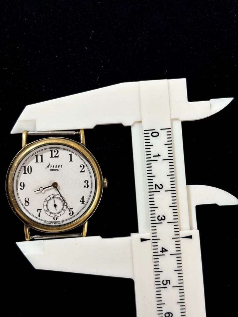 Seiko Avenue 2K23-6040 Analog Quartz Women