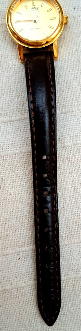 Seiko 1N01-0BX0 Analog Quartz Women