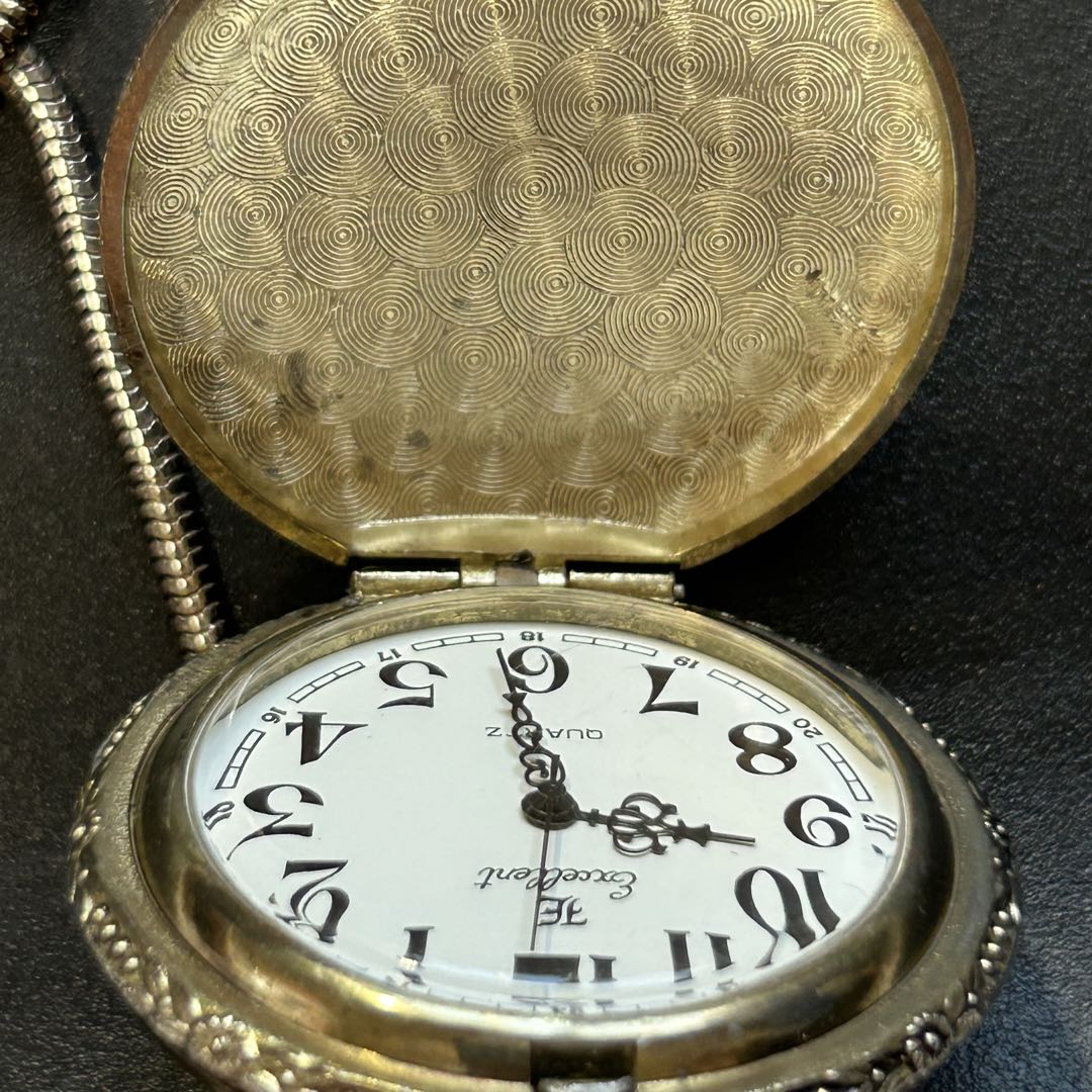 Excellent 23-240-06(0.34) Analog Quartz Men