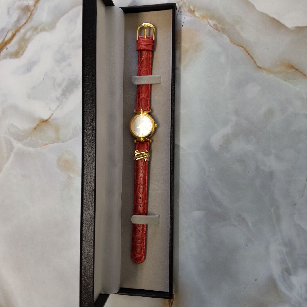 Hilton Analog Quartz Women