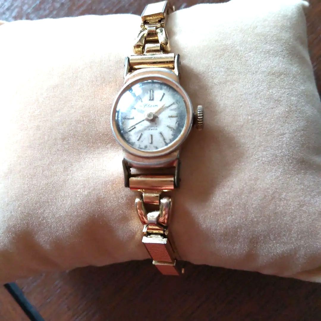 Citizen charm C5101 Analog Quartz Women