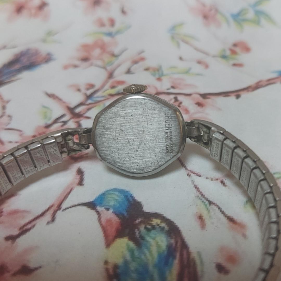 Gruen Analog Mechanical (Manual) Women