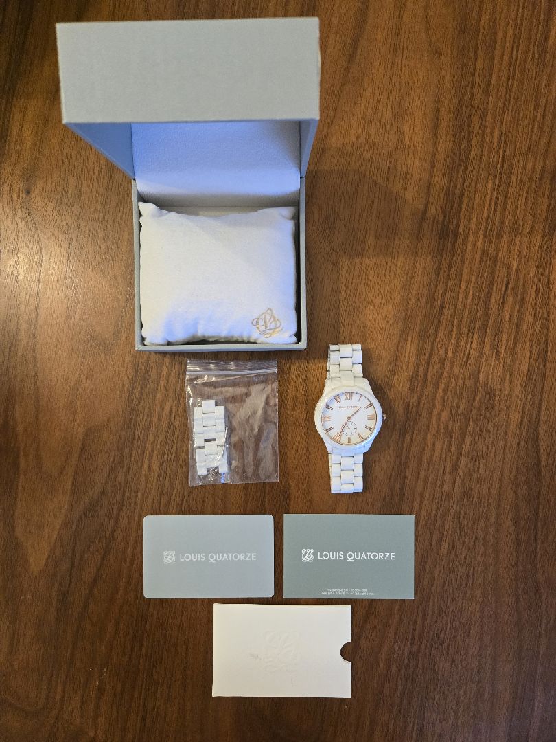 Louis Quatorze Analog Quartz Women