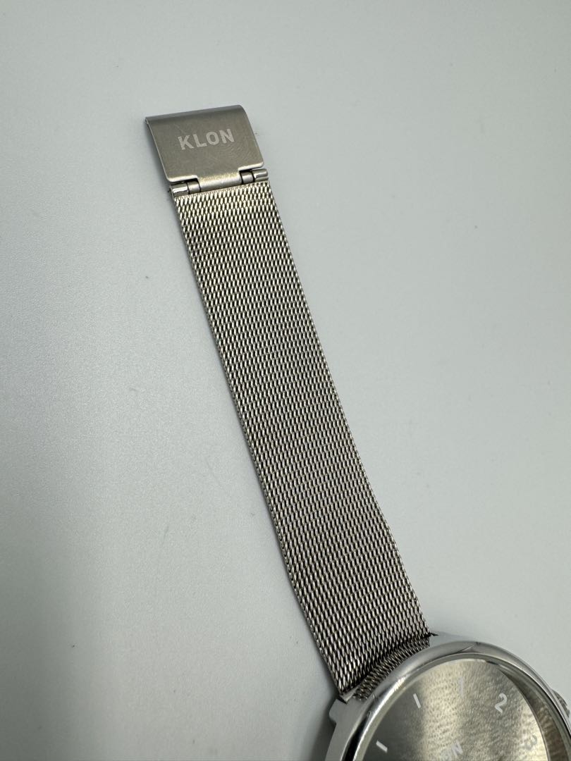 Klon Analog Quartz Men Watch Mirror Dial Damaged Strap