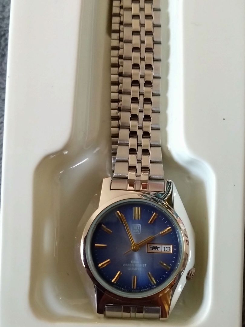 Citizen Freeway AA95-04761 Analog Quartz Women