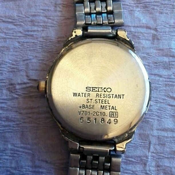 Seiko V701-2C10 Analog Quartz Women