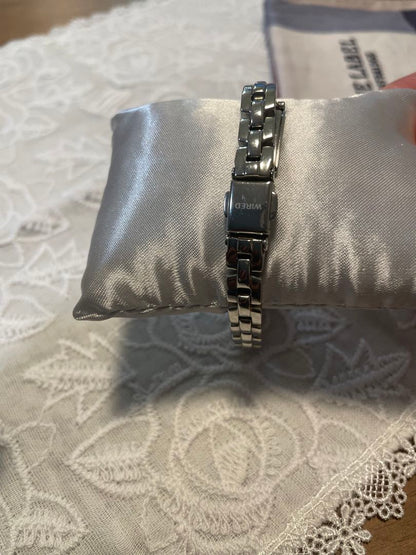 Seiko wired -F Analog Quartz Women