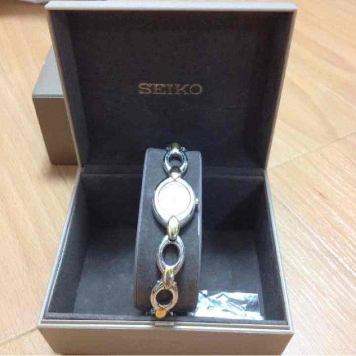 Seiko Analog Quartz Women