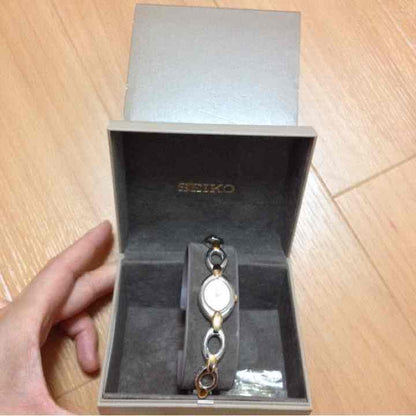 Seiko Analog Quartz Women