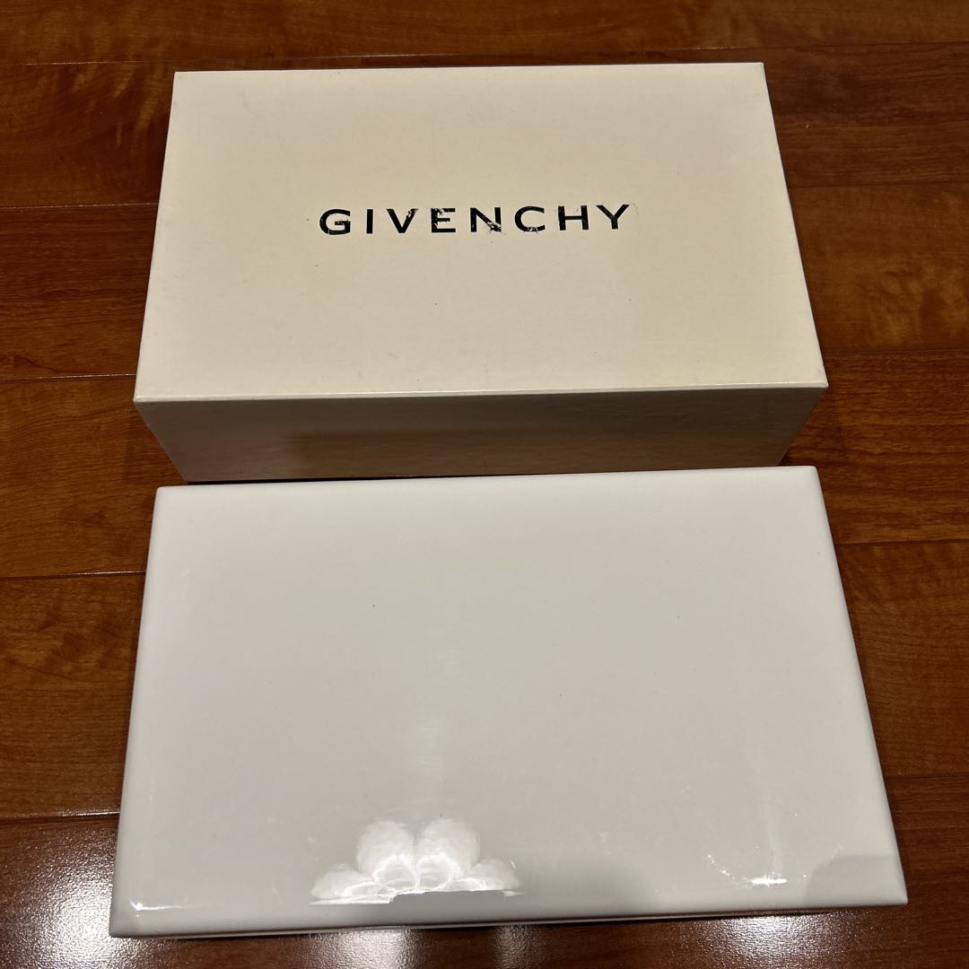 Givenchy Analog Quartz Men