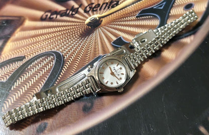 Agnes B. Analog Quartz Women