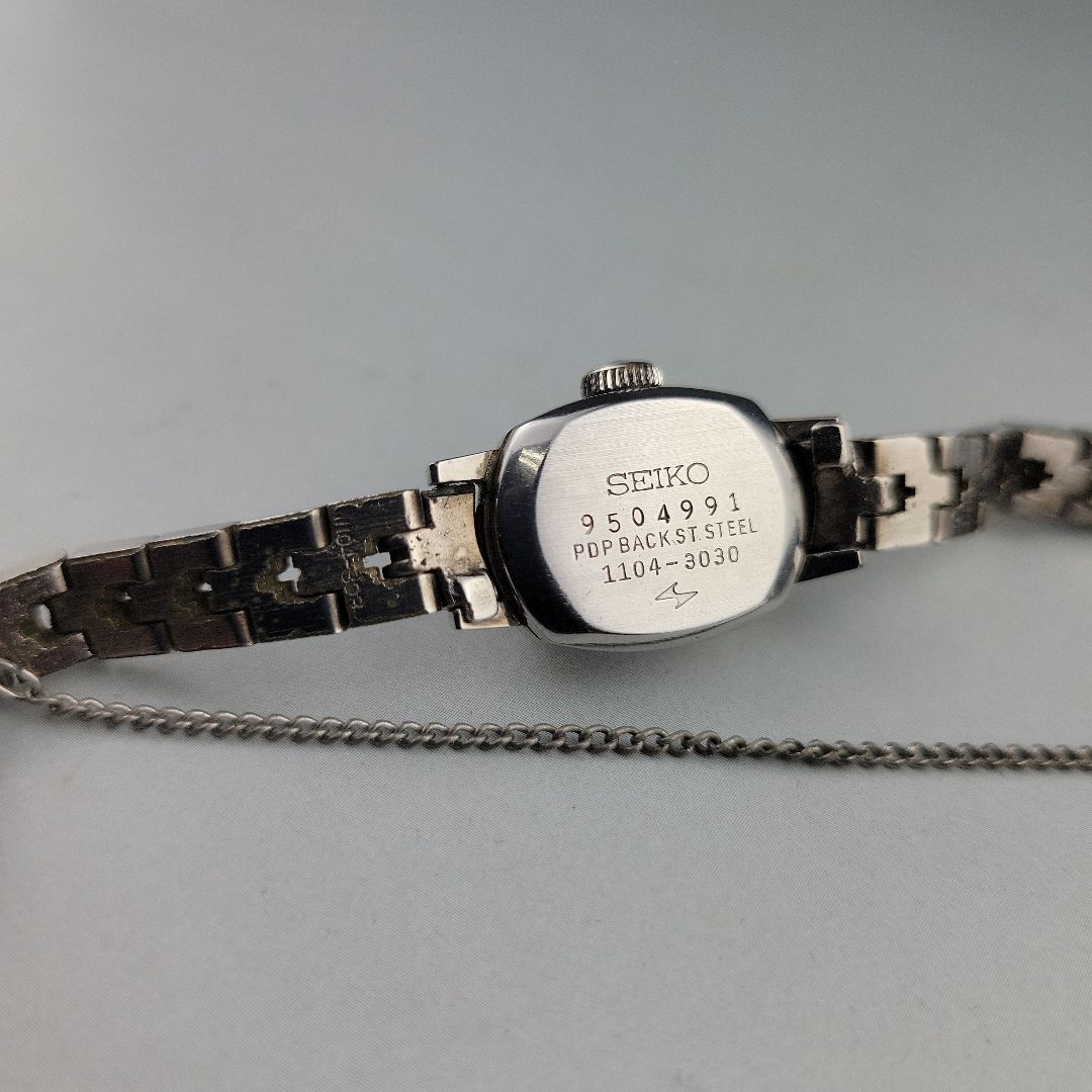Seiko SALVIA L20240 Analog Mechanical (Manual) Women