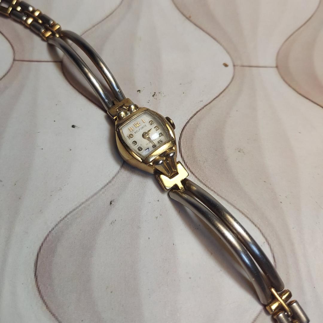 Belforte Analog Mechanical (Manual) Women