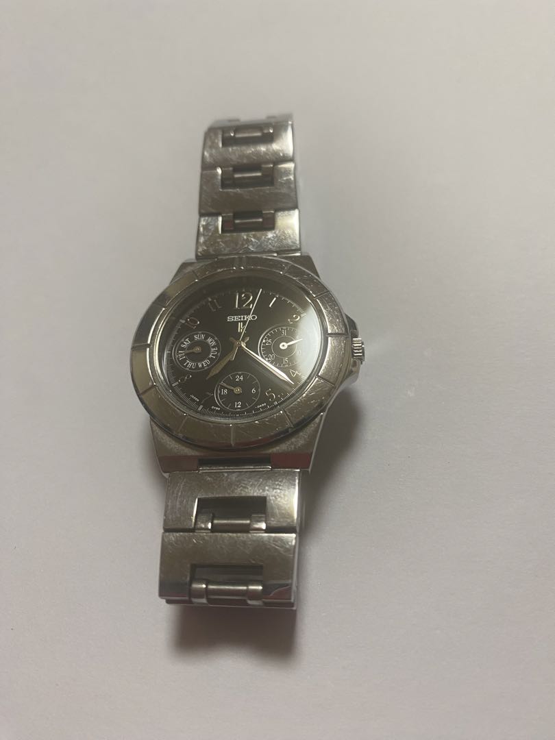Seiko lk/lukia 5Y89-0B30 Analog Quartz Women