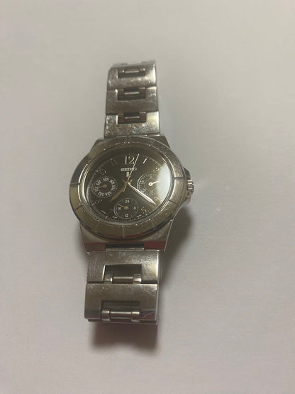 Seiko lk/lukia 5Y89-0B30 Analog Quartz Women