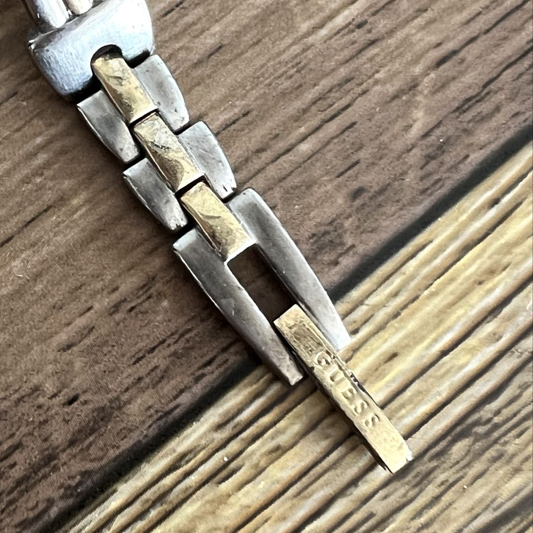 Guess Analog Quartz Women