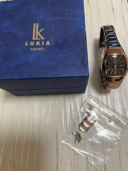 Seiko lk/lukia Analog Quartz Women