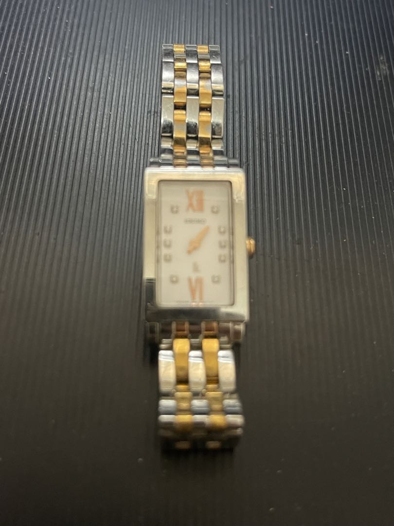Seiko lk/lukia Analog Quartz Women