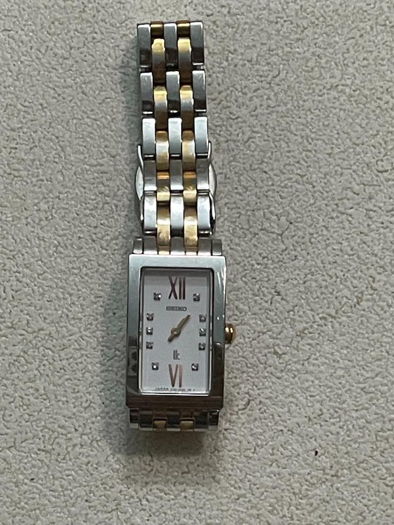 Seiko lk/lukia Analog Quartz Women