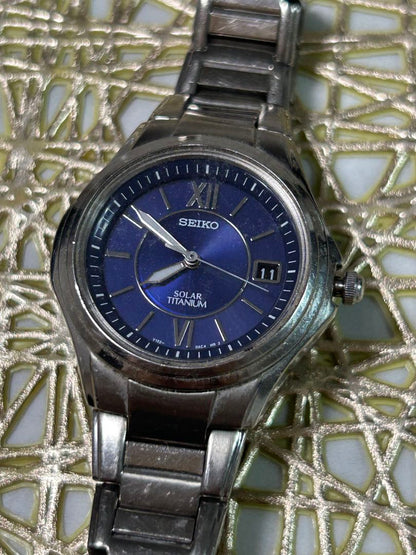 Seiko solar V182-0AA0 Analog Solar Women