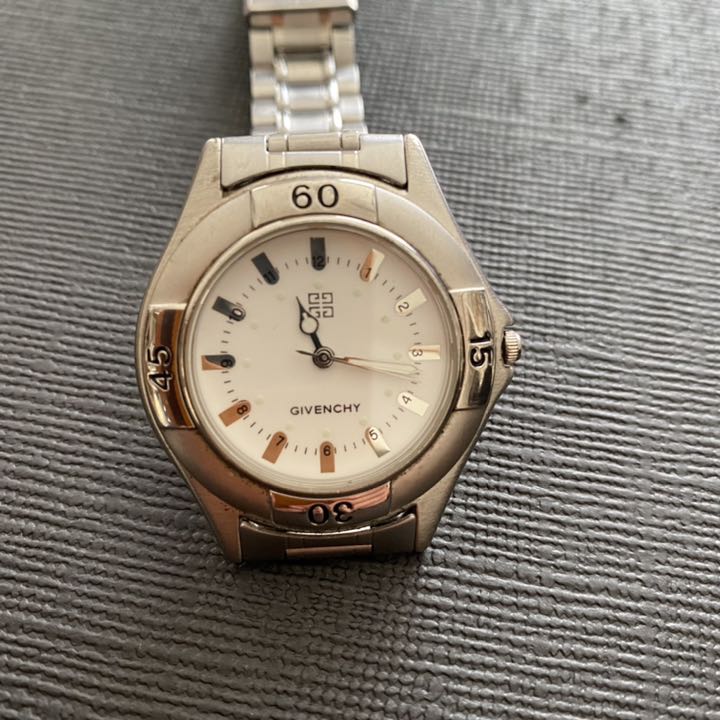 Givenchy Analog Quartz Men