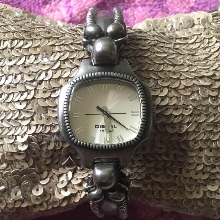 Analog Quartz Women