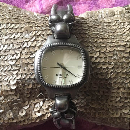 Analog Quartz Women