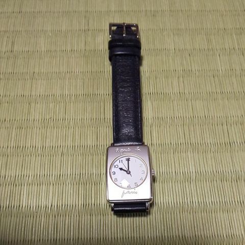 Agnes B. Analog Quartz Women