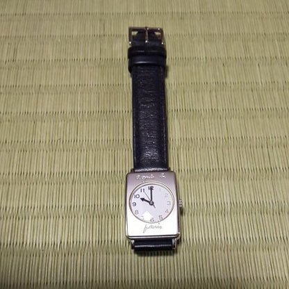 Agnes B. Analog Quartz Women