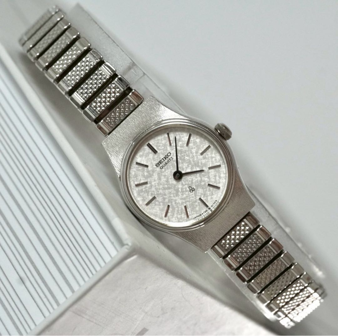 Seiko Chario 4720-0020 Analog Quartz Women
