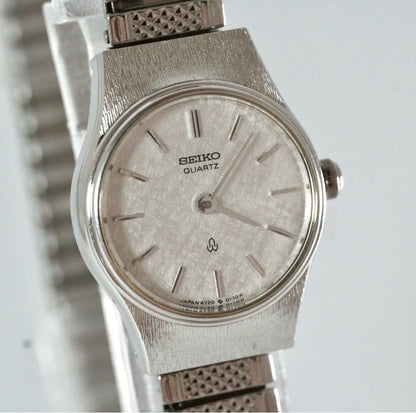 Seiko Chario 4720-0020 Analog Quartz Women