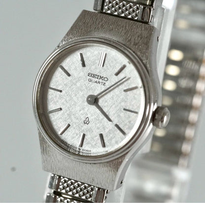Seiko Chario 4720-0020 Analog Quartz Women