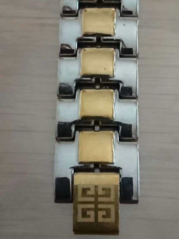 Givenchy Analog Quartz Men