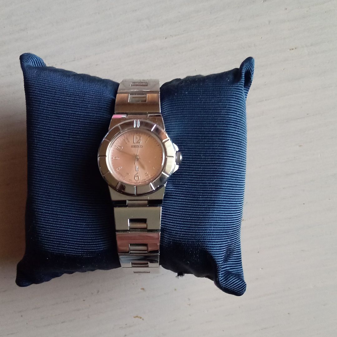 Seiko lk/lukia Analog Quartz Women