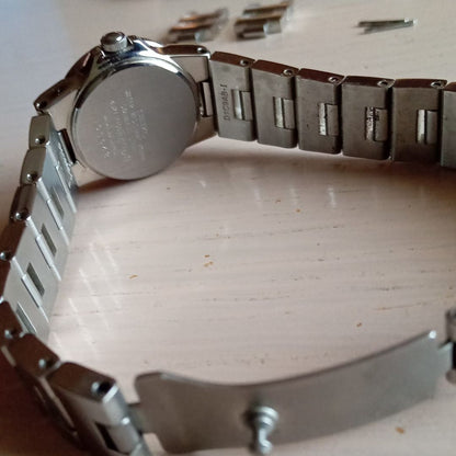Seiko lk/lukia Analog Quartz Women