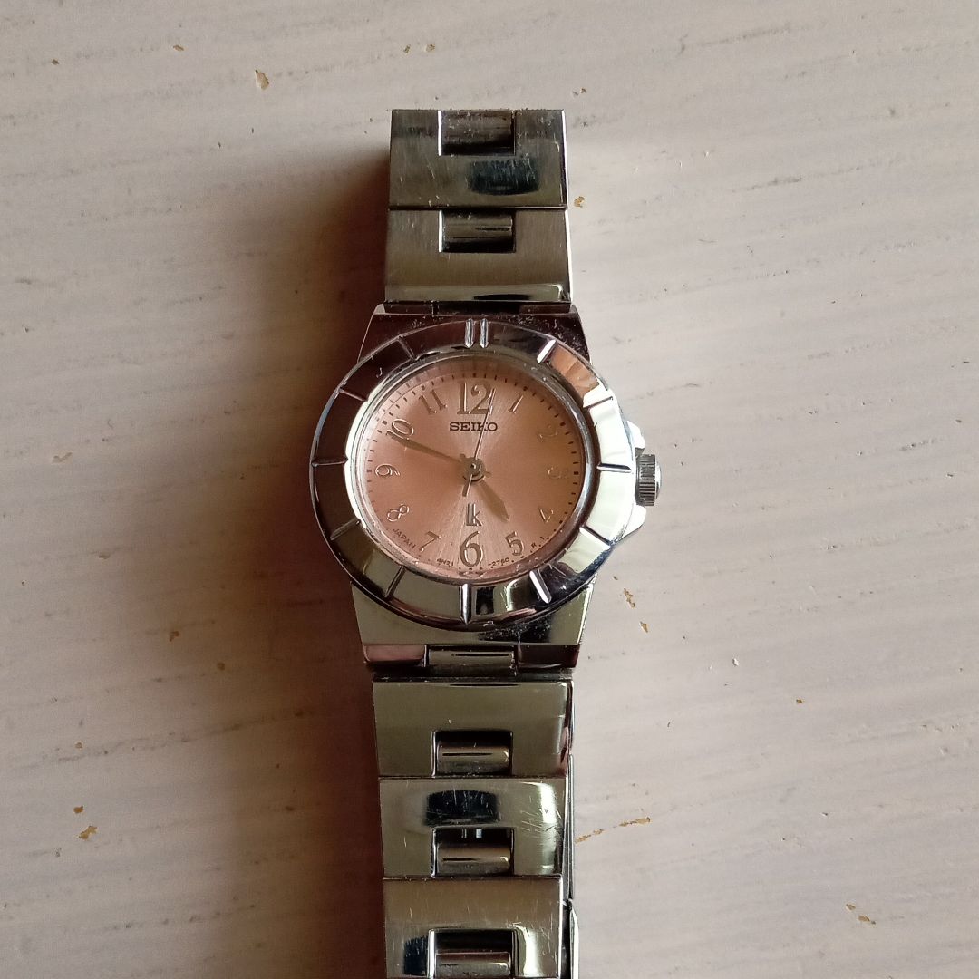 Seiko lk/lukia Analog Quartz Women