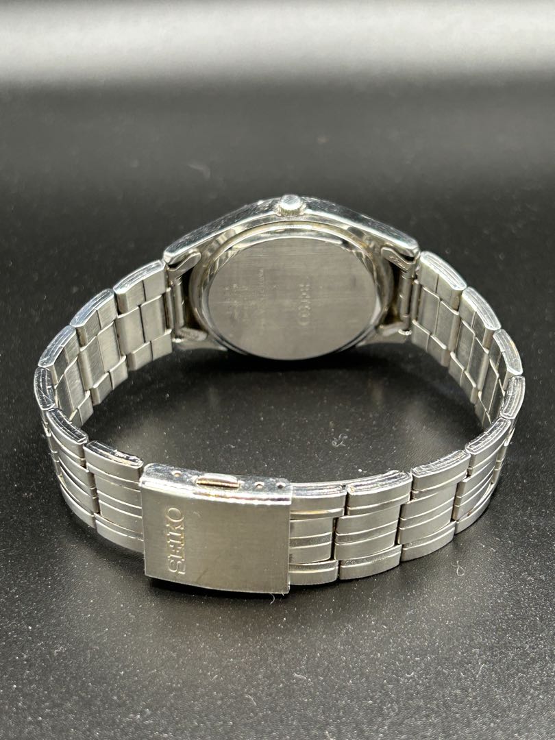 Seiko V145-0BS0 Analog Solar Men