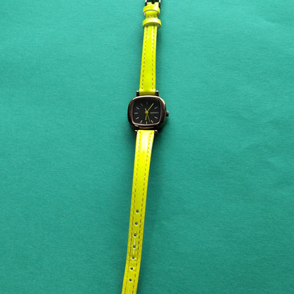 KOMONO KOM-W1204 Analog Quartz Women