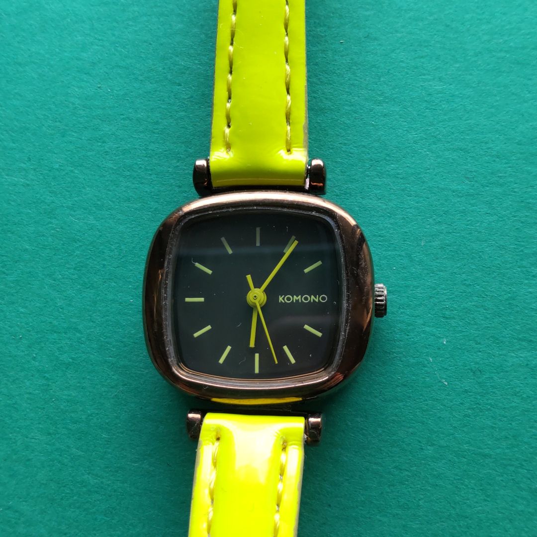 KOMONO KOM-W1204 Analog Quartz Women