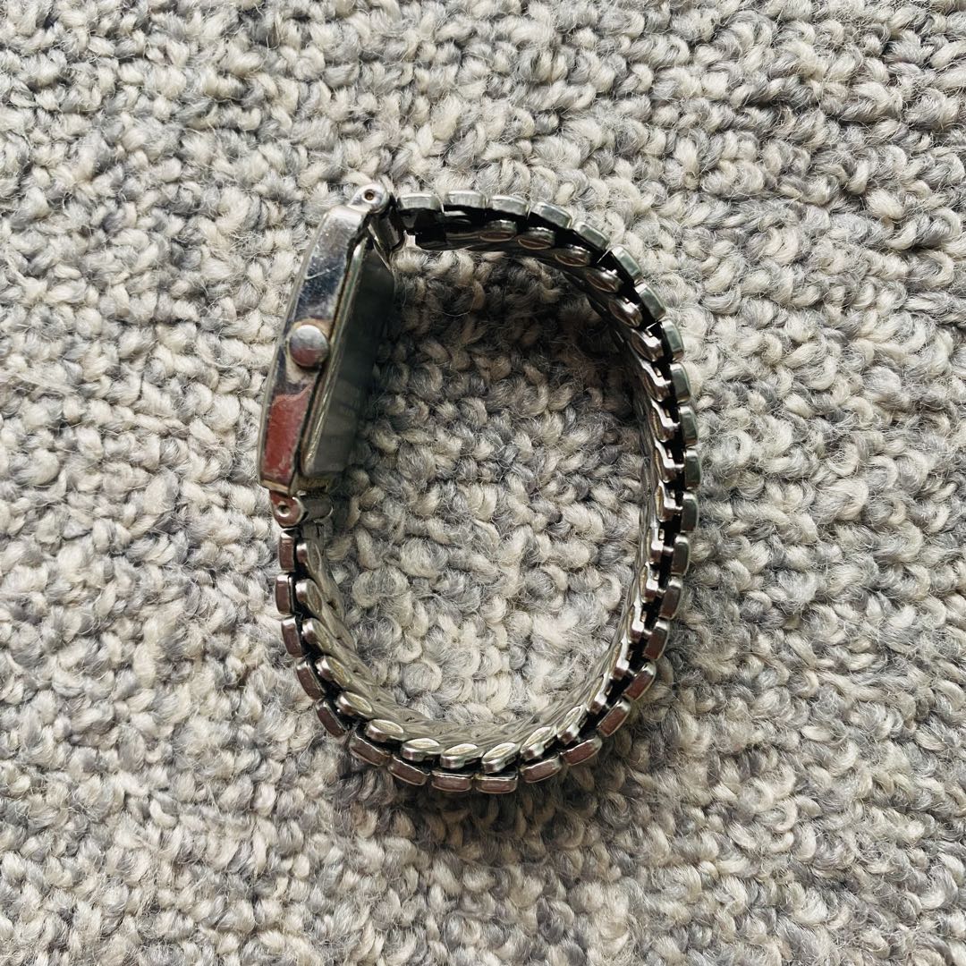 Agnes B. Analog Quartz Women