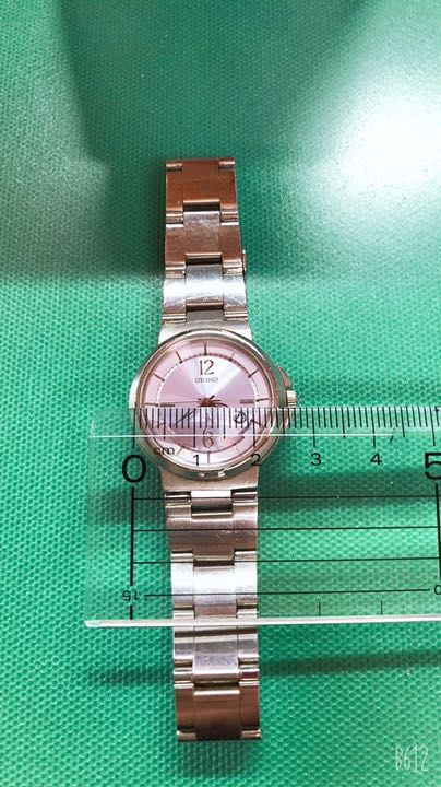 Seiko lk/lukia Analog Quartz Women