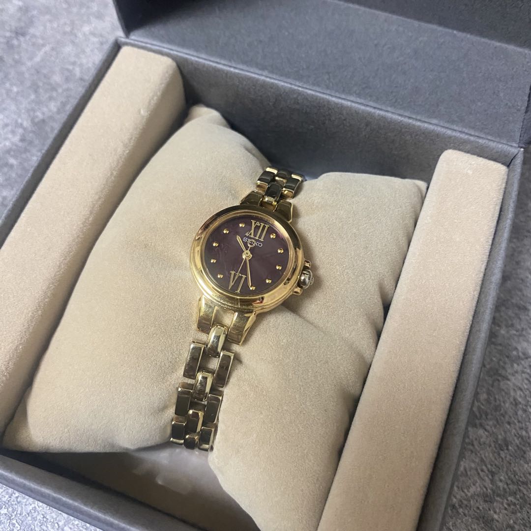 Seiko V111-0AG0 Analog Quartz Women