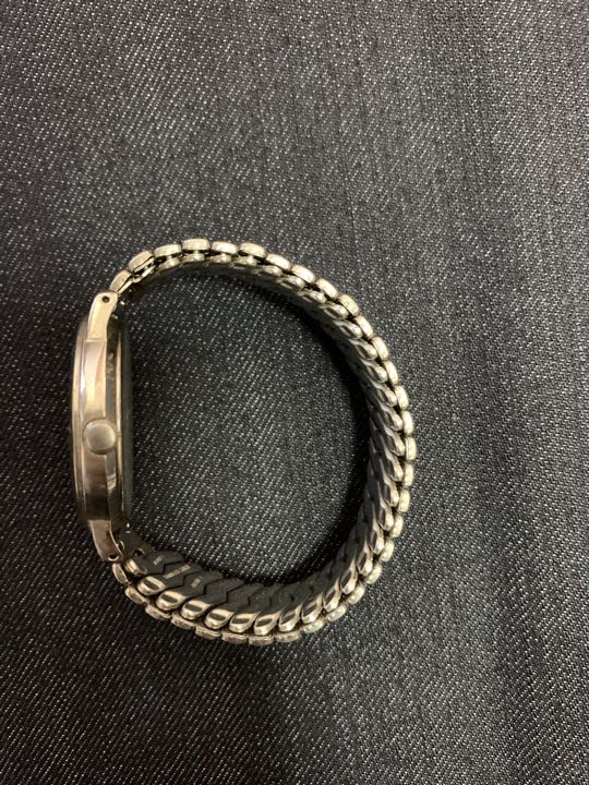 Agnes B. Analog Quartz Women